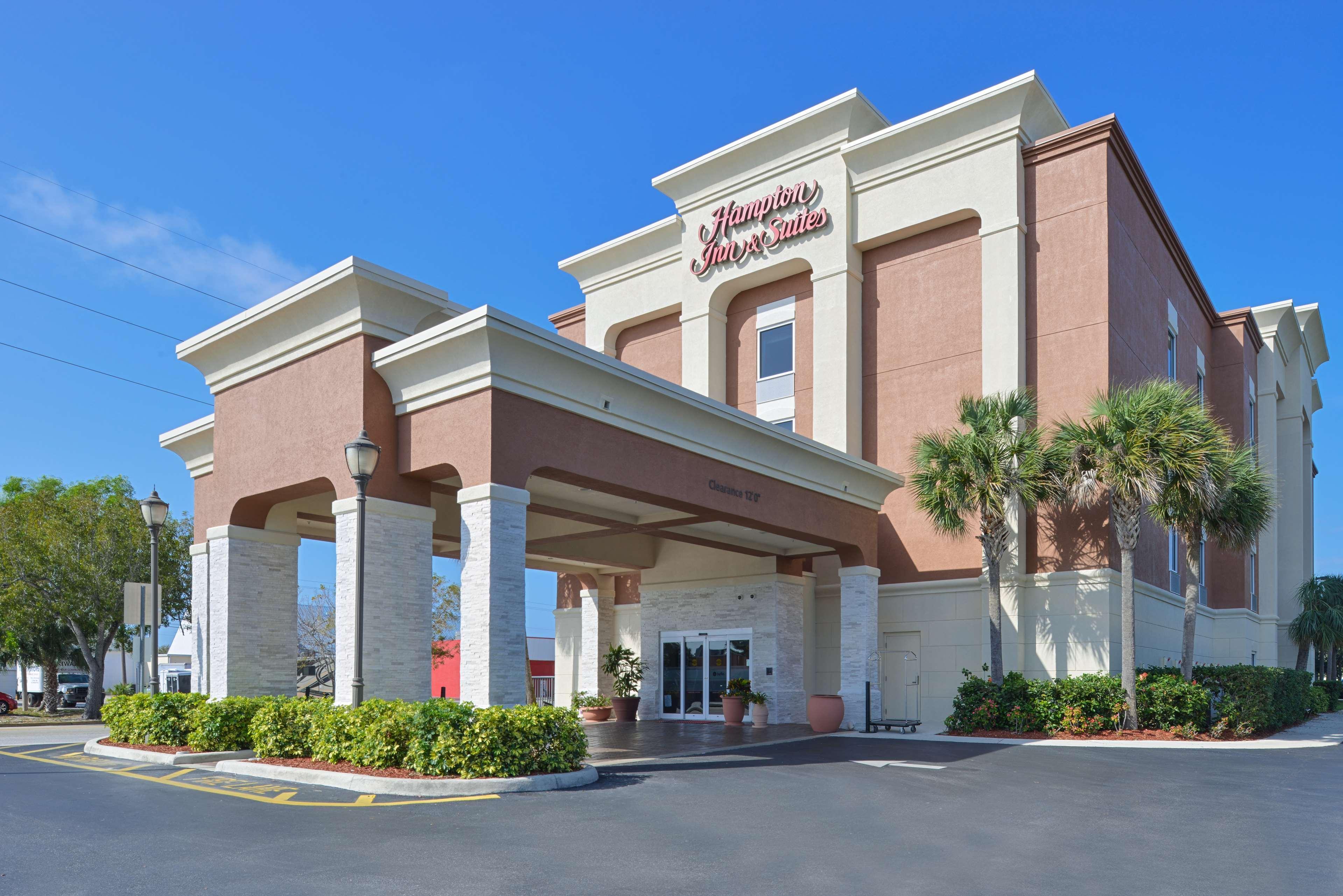 Hampton Inn & Suites Cape Coral / Fort Myers Exterior photo