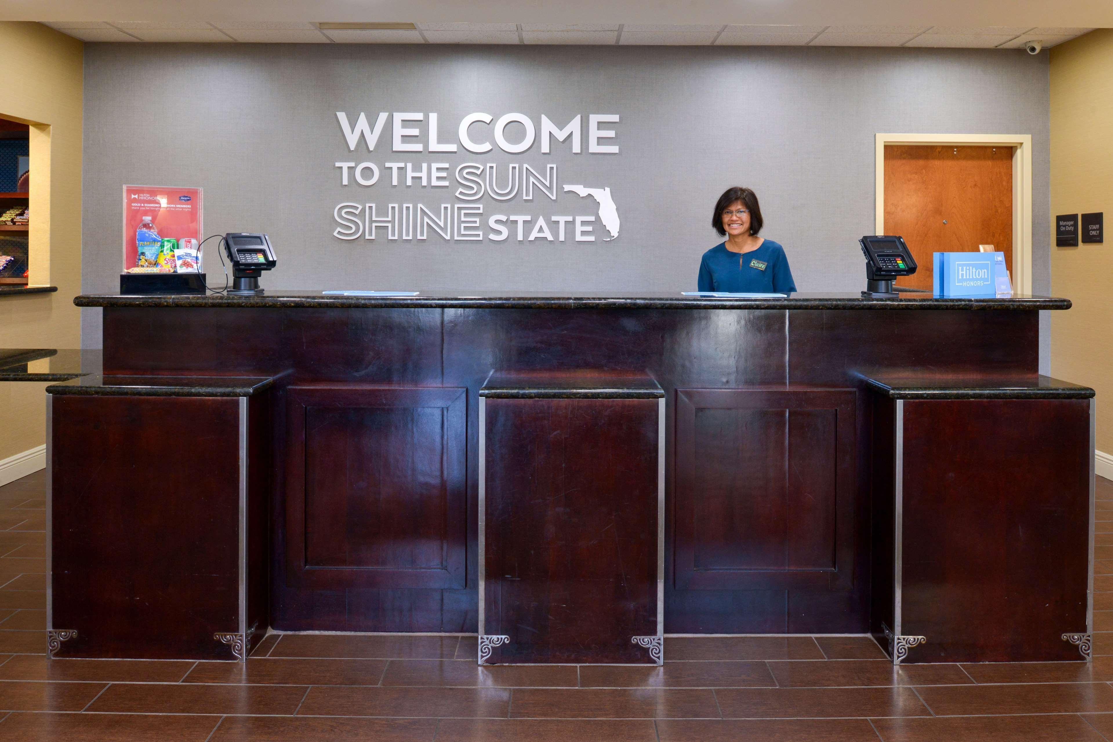 Hampton Inn & Suites Cape Coral / Fort Myers Exterior photo