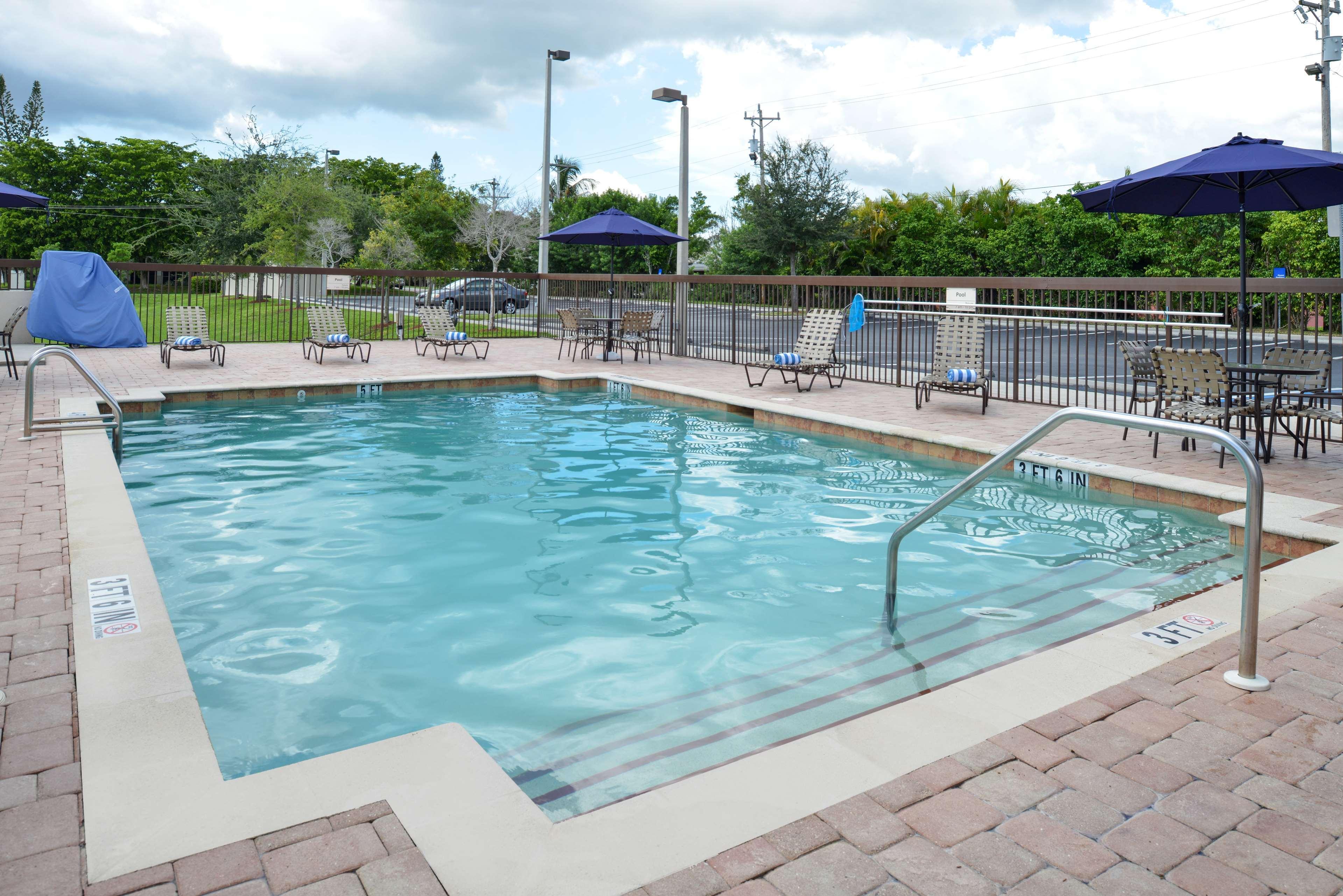 Hampton Inn & Suites Cape Coral / Fort Myers Exterior photo