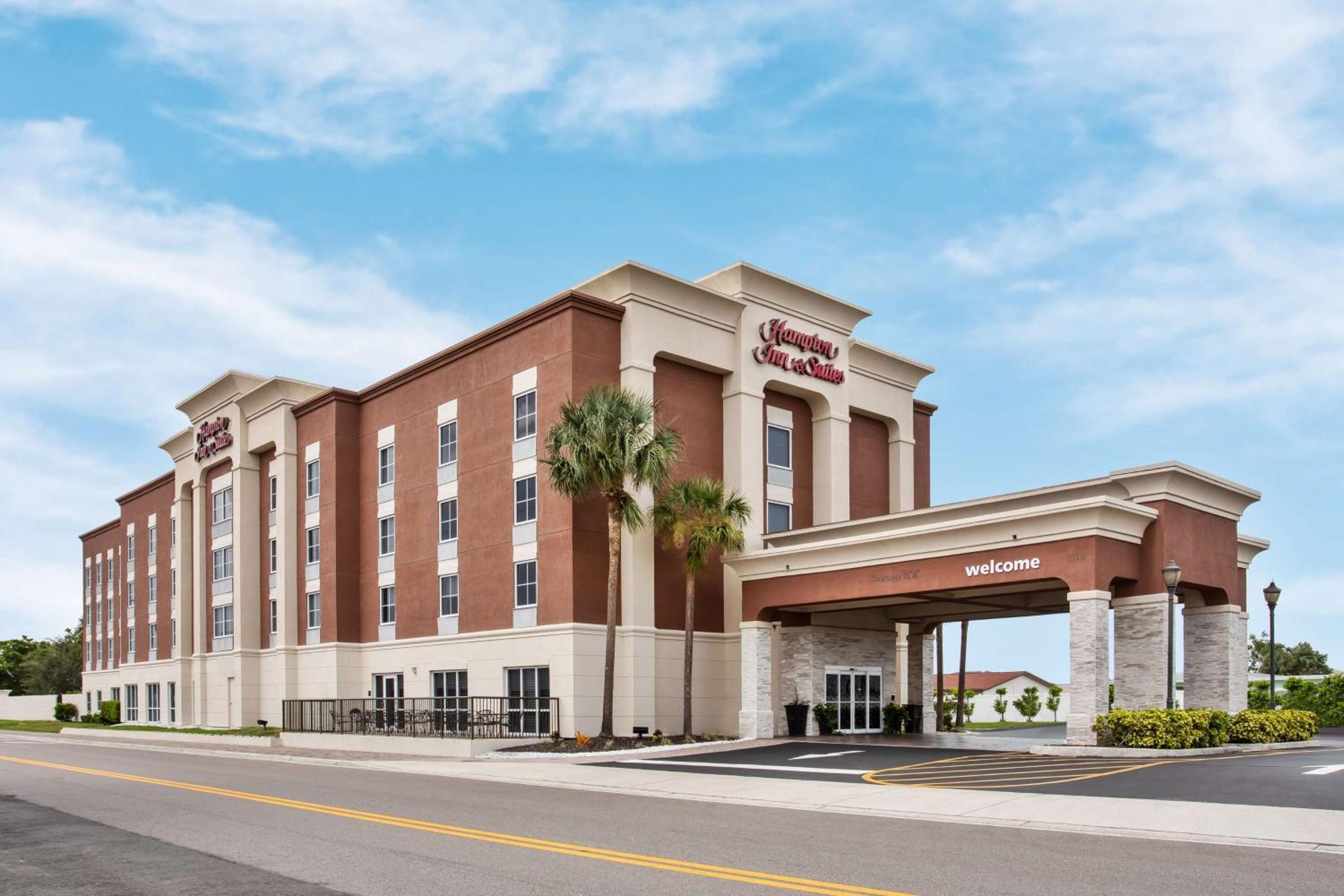 Hampton Inn & Suites Cape Coral / Fort Myers Exterior photo