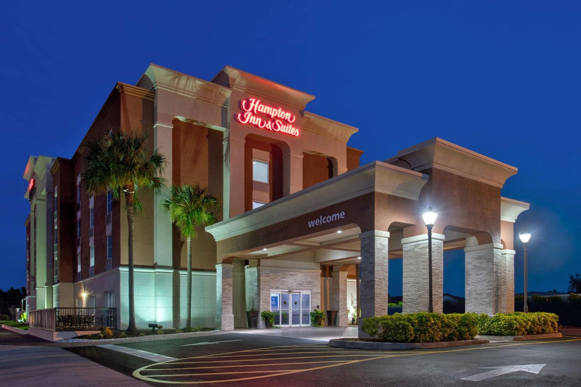 Hampton Inn & Suites Cape Coral / Fort Myers Exterior photo